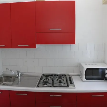 Lovely In A Quiet Area With Parking Apartment *